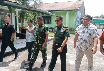 Tokoh adat Kota Bitung, Ical Mamuntu turut hadir dalam penyambutan Tim Pembinaan Teritorial(Binter)TNI AD di Makodim 1310/Bitung, Rabu (10/9)