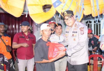 Salurkan Bantuan Korban Banjir Suoh