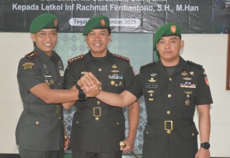 Danrem 071/Wijayakusuma Kolonel Inf Lukman Hakim, M.Han., pimpin Serah Terima Jabatan Dandim 0712/Tegal dari Letkol Inf Letkol Inf Suratman, S.I.P. kepada Letkol Inf Rachmat Ferdiantono bertempat di Aula Kodim 0712/Tegal, Jumat (12/9/2025)
