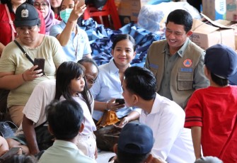Kepala Badan Nasional Penanggulangan Bencana (BNPB) Letjen TNI Dr. Suharyanto, S.Sos., M.M., mendampingi Wakil Presiden (Wapres) Republik Indonesia Gibran Rakabuming dalam rangka peninjauan pascabanjir yang melanda wilayah Provinsi Bali pada Jumat (12/9)