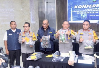 Kapolda Metro Jaya Irjen Asep Edi Suheri menegaskan bahwa aparat kepolisian hanya menangkap perusuh