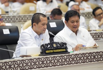 Komisi V DPR bersama dengan Kementrans serta Kemendes PDT menggelar Rapat Kerja