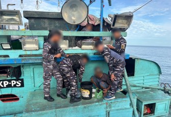 Unsur Kapal Perang TNI AL yaitu KRI Surik-645 di bawah Satuan Kapal Cepat (Satkat) Koarmada I berhasil menggagalkan upaya peredaran narkotika di perairan Selat Malaka