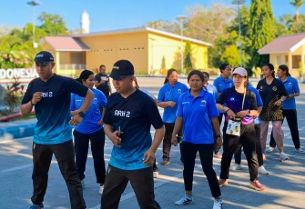 Olahraga bersama CIQS PLBN Wini, Jum'at (10/10)