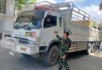 Sweeping kendaraan melintas perbatasan 