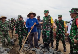 Tim Wasev saat meninjau sasaran fisik TMMD ke 126 Kodim Takalar, Rabu (22/10)