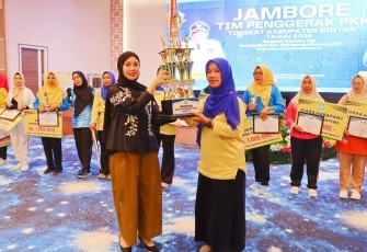 Resmi di Tutup Jambore PKK Bintan 2025 Kecamatan Toapaya Raih Juara Umum