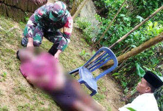 Evakuasi korban gantung diri di wilayah desa binaan 