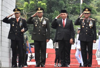 Kasdam XIII Merdeka saat menghadiri upacara ziarah pada peringatan hari pahlawan
