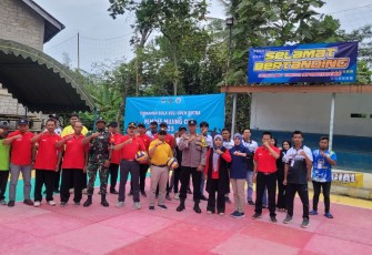 Open Turnamen Bola Voli Putra Pemdes Mujing Cup
