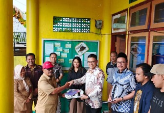 Bantu Rehabilitasi Bencana Erupsi Gunung Semeru, Kemendikdasmen Salurkan Perlengkapan Belajar dan Pendampingan Psikososial