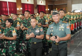 Taruna Akmil Menerima Pembekalan Kepemimpinan Lapangan dari “The King of Sparko”