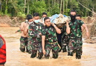 Satgas Gulben Kodam I/BB Berhasil Temukan dan Evakuasi Jenazah Korban Banjir di Tapanuli Selatan