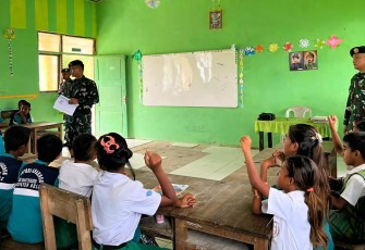 Gadik prajurit Satgas Yonarmed 12 Kostrad 