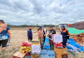 Relawan Bea Cukai Aceh Salurkan Bantuan 
