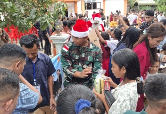Satgas Pamtas Tebar Sukacita Natal