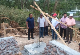 Dandim 1310/Bitung Kemeja Biru saat mendampingi Pangdam XIII Merdeka dalam peninjauan pembangunan Koperasi Desa Kelurahan Merah Putih (KDKMP) yang berada di desa Talawaan dan Desa Marinsow Kabupaten Minahasa Utara