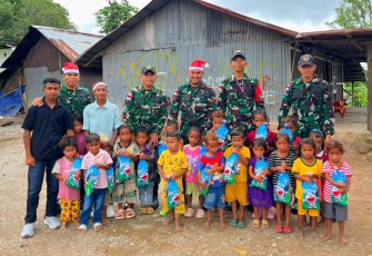 Pos Fohululik Satgas Pamtas Tebarkan Kebahagiaan