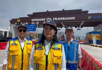 Wamen PU Diana Kusumastuti 