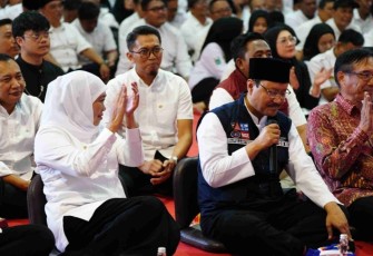 Mensos Saifullah Yusuf bersama gubernur Jatim Khofifah Indar Parawansa di Universitas Negeri Malang, Jum'at (2/5)