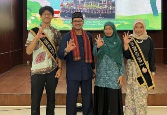 Camat Pancoran Mas, Zikri Dwi Darmawan bersama istri dan Duta GenRe Kecamatan Pancoran Mas, usai verifikasi lapangan penilaian Kampung KB tingkat Provinsi Jabar