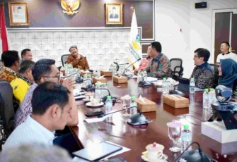 Mensos Saifullah Yusuf saat menerima kepala daerah di Jakarta 