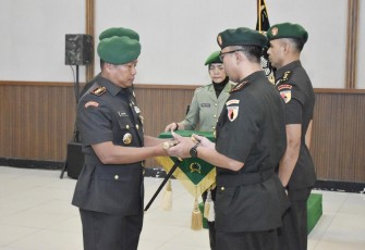 Danrem 083/Bdj Kolonel Inf Kohir saat sertijab Dandim 0823/Situbondo dan Kasilog di Makorem, Senin (4/8)