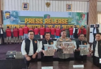 Kabid Humas Polda Bengkulu, Kombespol Andy Pramudya Wardana Saat Melakukan Konferensi Pers