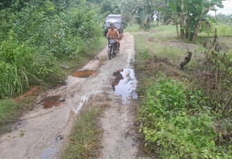 Jalur alternatif yang menghubungkan antara Desa Ledok dengan Desa Giyanti Kecamatan Sambong.