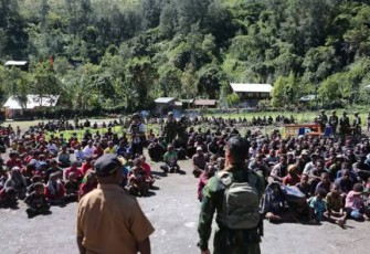 Jelang Natal, Pangkogabwilhan III Hadiri Tradisi Bakar Batu di Tanah Papua