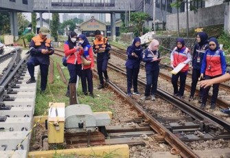 KAI Daop 2 Bandung dan DJKA Kemenhub Lakukan Rampcheck Prasarana Persiapan Angkutan Nataru 2025-2026