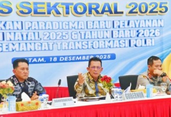Gubernur Ansar Ahmad dalam Rapat Koordinasi Lintas Sektoral Operasi Lilin Seligi 2025 yang digelar di Gedung Lancang Kuning Polda Kepulauan Riau, Batam, Rabu (18/12/2025)