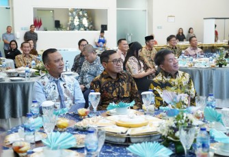 Foto Kapoksahli Pangdam XIII/Merdeka (Kiri) saat menghadiri kenal pamit Kepala Kejaksaan Tinggi Sulut