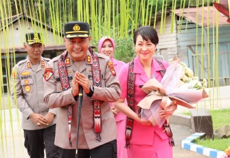 Kapolres Melawi AKBP Harris Batara Simbolon, S.I.K., S.H., M.Tr.K., Opsla bersama Ketua Bhayangkari Cabang Melawi Ny Erin Harris Batara