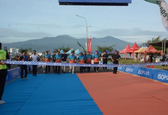 Kasdam XIII Merdeka bersama Gubernur Sulut dan unsur Forkompinda saat mengikuti kegiatan Air Force Run 5K yang di selenggarakan oleh Lanudsri Manado