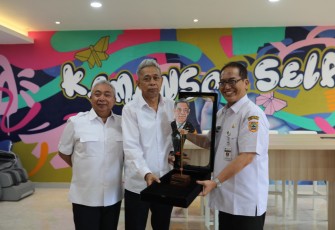 Wakil Menteri Sosial, Agus Jabo Priyono dalam audiensi dengan perwakilan pemerintah kabupaten Brebes dan DPRD Jawa Tengah, di Kantor Kemensos, Jakarta, Rabu (5/2/2025).