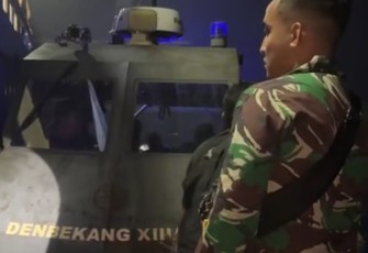 Personil Kodam XIII Merdeka dengan menggunakan salah Satu RIB saat melakukan misi penyelamatan dan evakuasi para korban KM Barcelona V