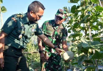 Letkol Czi Hanif Tupen saat Terima Kunjungan Tim Binter TNI-AD