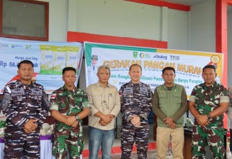 Komandan Lanal Ranai saat Menghadiri GPM di Kantor Desa Kelarik