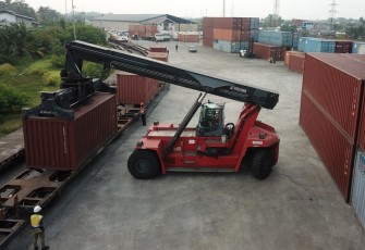 AI Logistik Optimalkan Distribusi Produk AQUA
