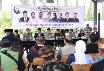 Sosialisasi unit usaha Koperasi Desa Merah Putih kepada kepala desa se-Probolinggo.
