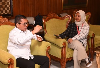 Mendes Yandri di Terminal 1B bandara Soekarno Hatta, Tangerang Selasa (12/8/2025).