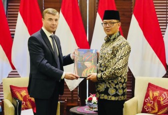 Menlu RI Sugiono saat menerima courtesy call Duta Besar Rusia, Sergei G. Tolchenov, di Jakarta pada 27 Maret 2025. 
