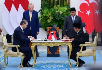 Menteri Bahlil saat Tandatangani Kerja Sama di Sektor Energi dengan Turkiye di Istana Kepresidenan Bogor, Jawa Barat, pada Rabu, 12 Februari 2025