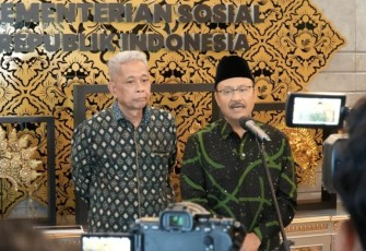 Menteri Sosial Saifullah Yusuf (Gus Ipul) dalam konferensi pers di Kantor Kementerian Sosial, Jakarta, Kamis (31/7/2025).