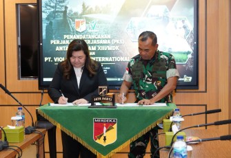 Pangdam XIII Merdeka bersama PT. Viola Fibres Internasional saat melakukan penandatanganan PKS