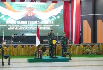 Pangdam XIII Merdeka saat memimpin serah terima jabatan