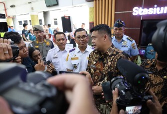 Keberangkatan pemudik dari Stasiun Besar Medan, Kamis (27/3/2025).