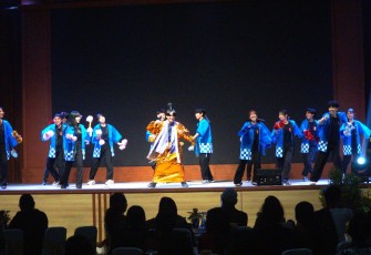 Penampilan peserta EASE KGU Jepang dalam Culture Sharing East Asia Student Encounter (EASE) Tahun 2025 di Balairung Universitas UKSW