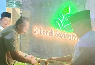 Peresmian kolam renang khusus wanita Srikandi Swimming Pool di Intanpari Waterpark di sela acara HUT ke-35 PUD Aneka Usaha, Rabu (2632025) malam.